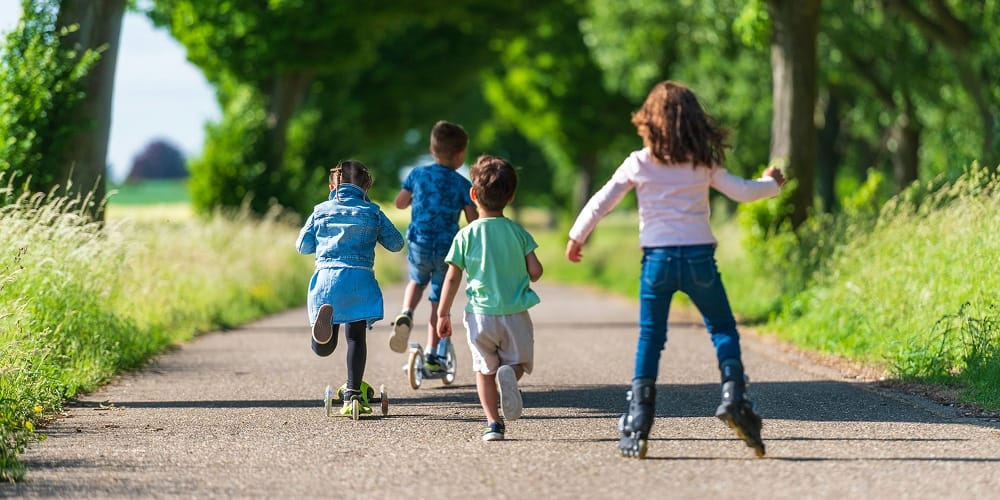 Children-rollerskating-on-treed-walkway